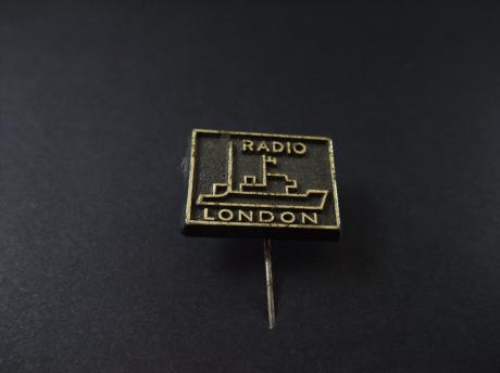 Radio London (zeezender) zond uit op 266 meter (1133 kHz) in de middengolf vanaf het  schip Galaxy. zwart-goudkleurig